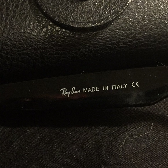 Raybans with case - Picture 3 of 3